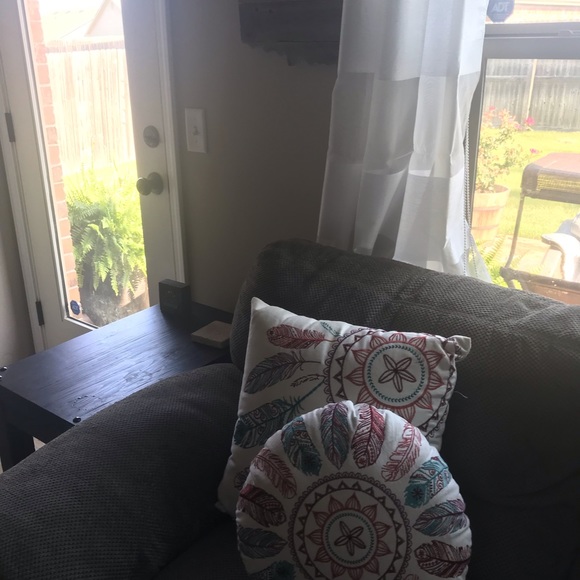 (2) Feather Pillows - Picture 4 of 7